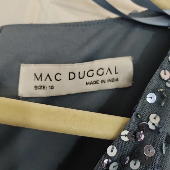 Mac Duggal Evening Gown Size 10 - Picture 4 of 9